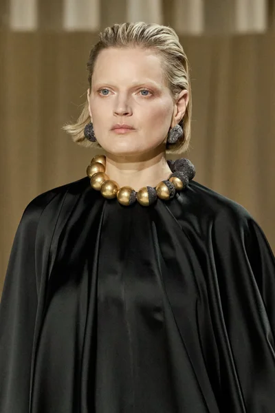 Look 94